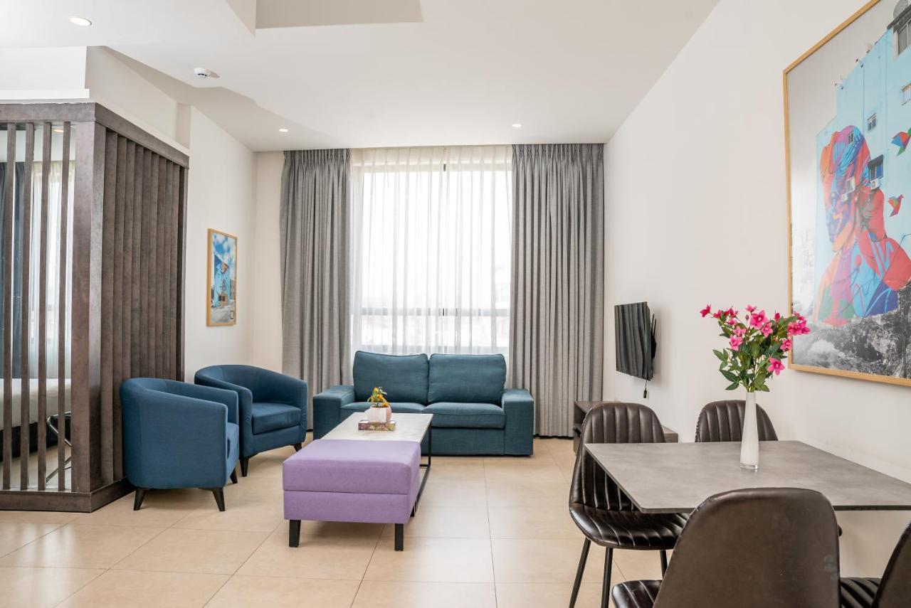 Liv Weibdeh Hotel Suites Amman Exteriör bild